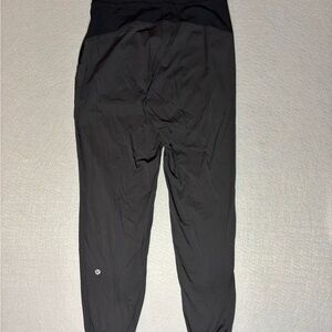 Lululemon Womens Black Striped Athletic On The Fly Crop Capri Pants Size 2